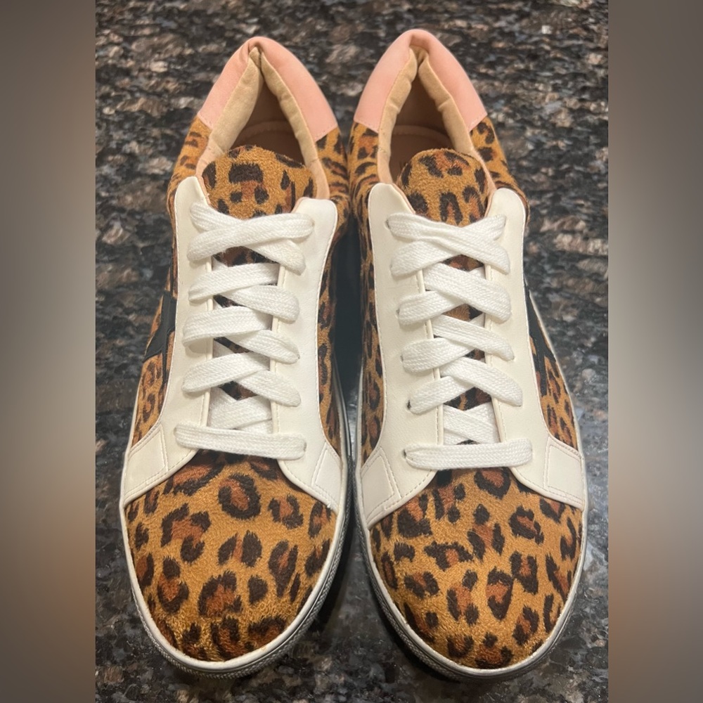 NEW LEOPARD PRINT STAR FASHION SNEAKERS SIZE 8.5